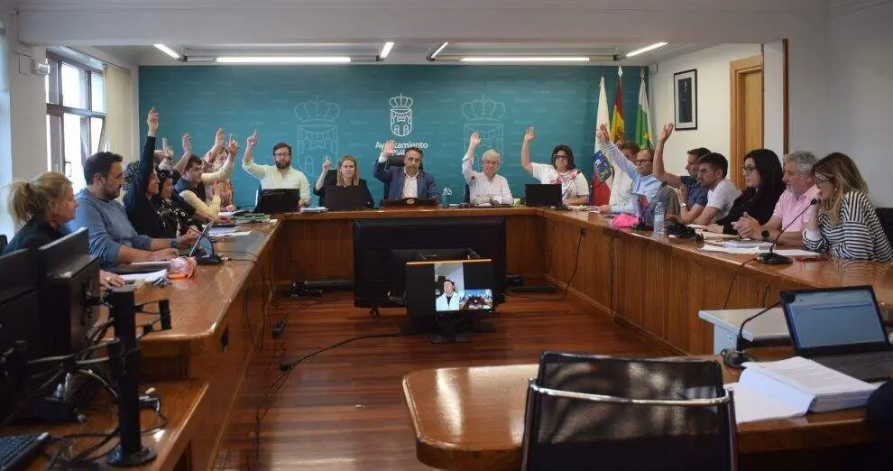 Los concejales en el Pleno de Pi&eacute;lagos.