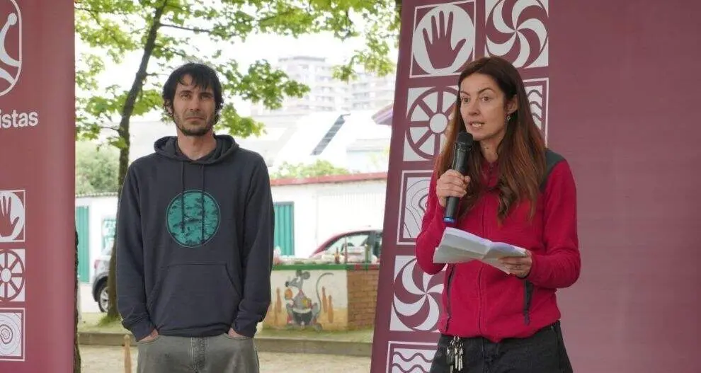 Leyre Rodr&iacute;guez y Miguel Hern&aacute;ndez, miembros de Cantabristas Torrelavega.