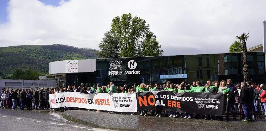 La plantilla de N&eacute;stle durante el par&oacute;n.
