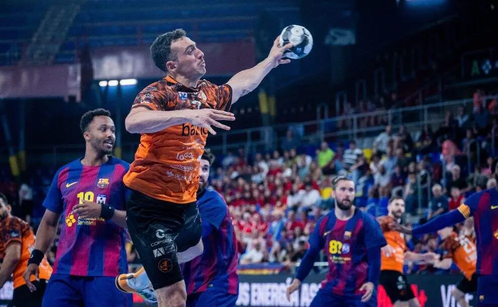 Un disparo a puerta en el encuentro ante el Barcelona.