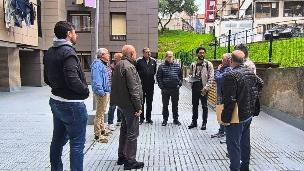 Encuentro con los vecinos de la calle Jos&eacute; Hierro.