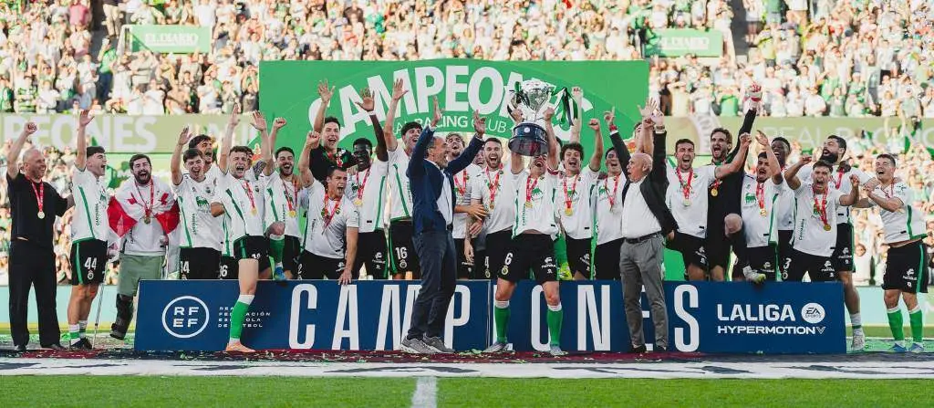 El Racing celebr&oacute; el t&iacute;tulo.
