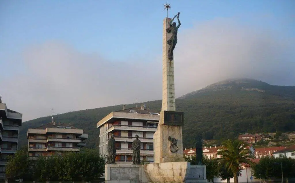 Monumento a Carrero Blanco en Santo&ntilde;a. R.A.