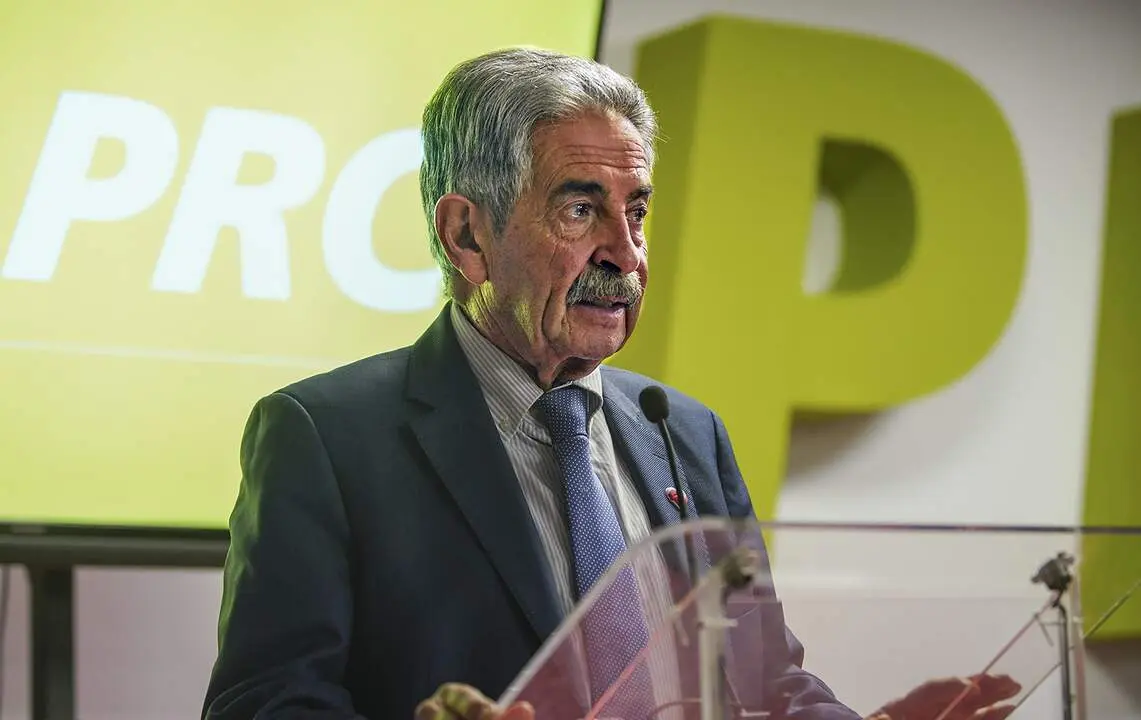 Miguel &Aacute;ngel Revilla anuncia su pretensi&oacute;n.
