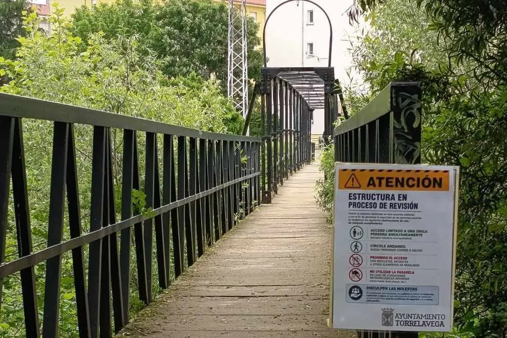 Pasarela met&aacute;lica de La Barquera.