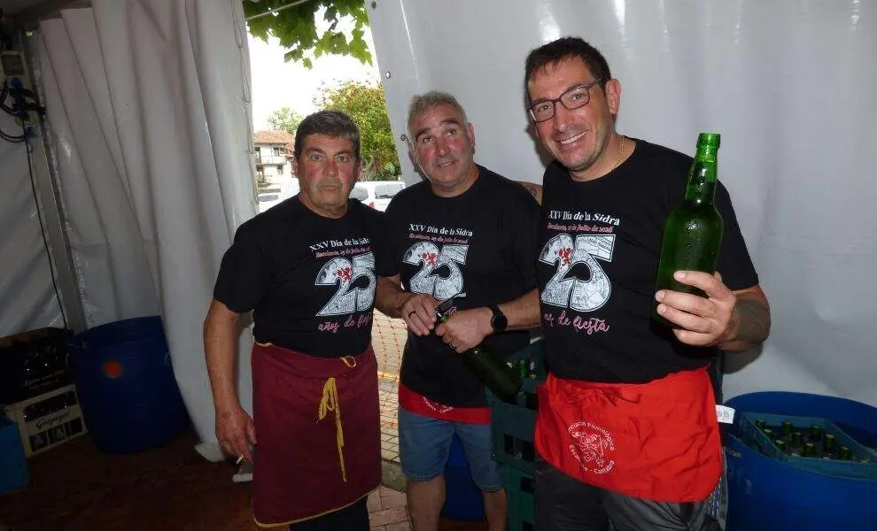 Descorchando las botellas. R.A.