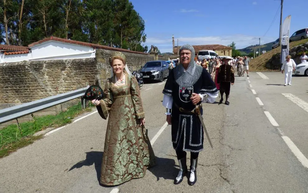 Desfile tras acabar la misa. R.A.