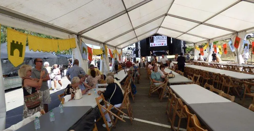 Carpa que acogi&oacute; la comida.. R.A.