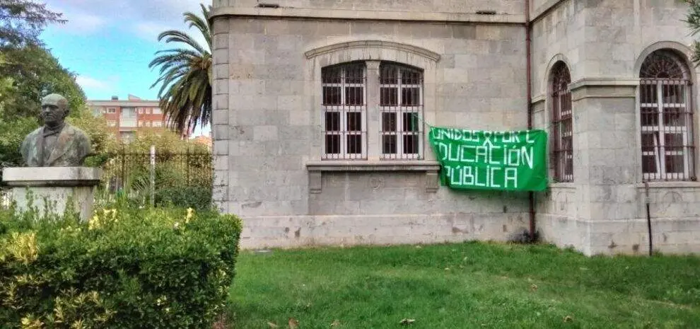 Protesta contra la Consejer&iacute;a de Educaci&oacute;n.