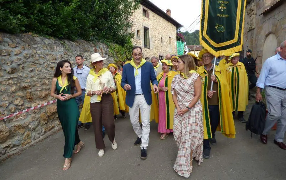 Desfile desde el Ayuntamiento. R.A.