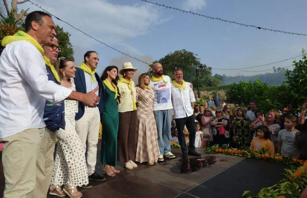 Foto de familia de los asistentes. R.A.