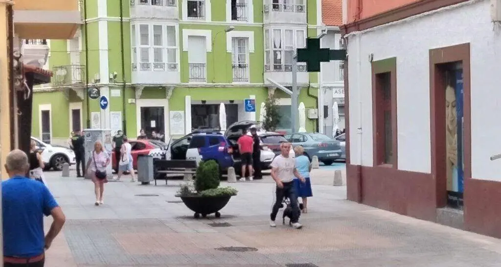 La Polic&iacute;a Local y la Guardia Civil interceptaron al joven en Santo&ntilde;a. R.A.