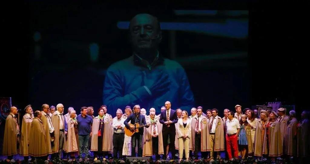 Homenaje a Francisco Javier L&oacute;pez Marcano en el Cap&iacute;tulo de la Cofrad&iacute;a del Hojaldre en Torrelavega.
