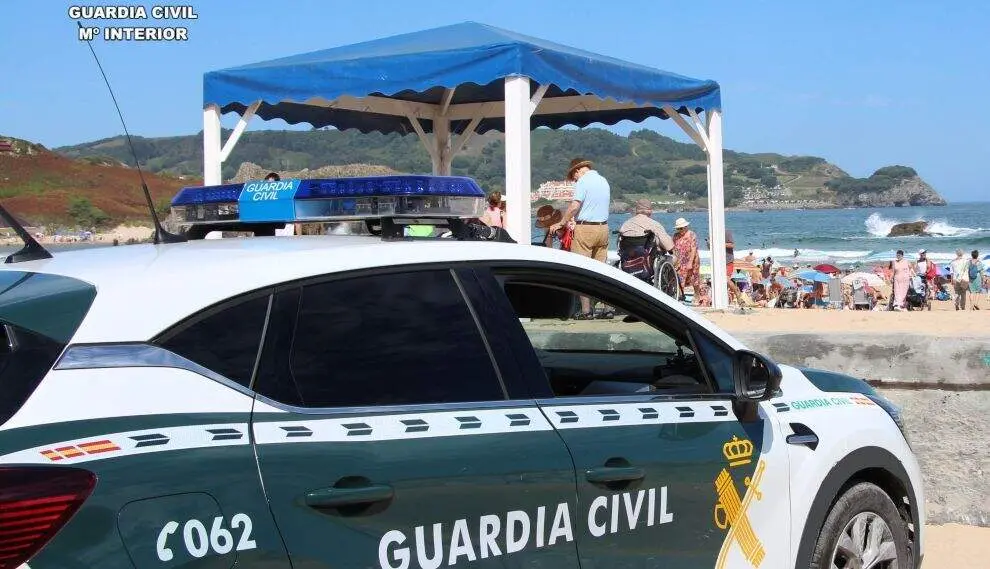 Patrulla de la Guardia Civil de Noja.