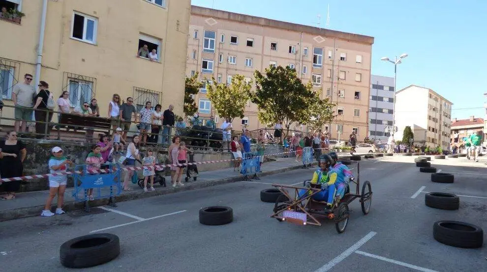 Carrera de autos locos en San Ana. R.A.
