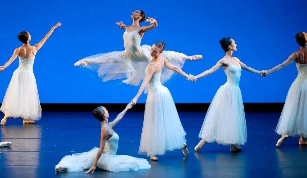 Bailarinas d ela Compa&ntilde;&iacute;a Nacional de Danza.