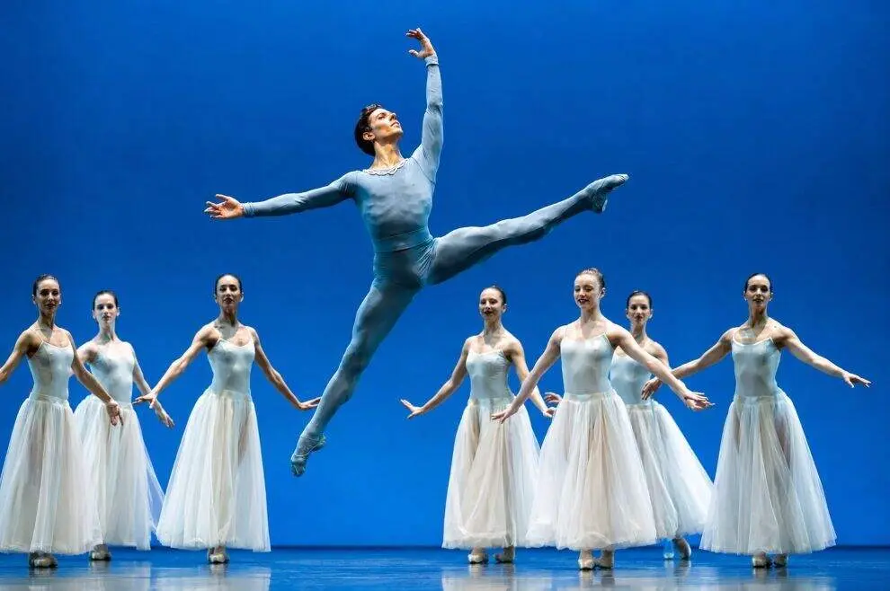 Actuaci&oacute;n de danza en el FIS.