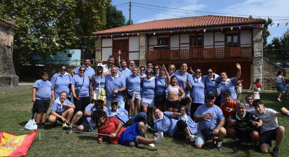 Miembros del grupo 'Cada loco con su pe&ntilde;a'.
