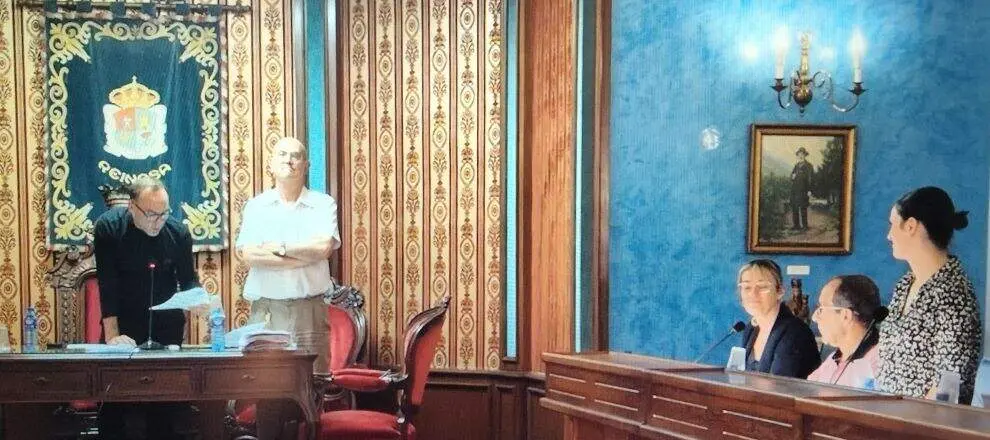 Toma de posesi&oacute;n de la nueva edil del PSOE en Reinosa. R.A.