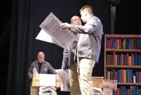 El Diario del Cantábrico y El Avisador sirvieron para documentarse.