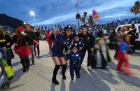 Los policías estuvieron presentes en el desfile de Santoña. R.A.