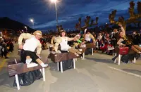 Los gimnastas se exhibieron con sus habilidades deportivas. R.A.