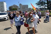 Los asistentes rodearon el hospital. R.A.