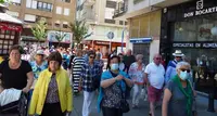 Los vecinos recorrieron las calles de Santoña. Nyka Goicoechea