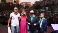 Las autoridades políticas junto al pregonero.