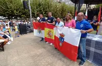Entrega de las banderas a las embarcaciones del Cabildo santoñés y a la Cofradía de Pescadores. R.A.