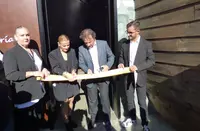 Corte de cinta por el consejero de Desarrollo Rural, Pablo Palencia. R.A.