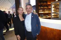 La gerente Ana maría Fernández junto a Miguel Ángel Revilla. R.A.