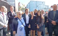 Ana María Fernández con la familia y el consejero. R.A.