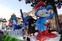 Los Pitufos en su carroza. R.A.