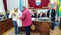 Sergio Valle recibió los regalos.. R.A.