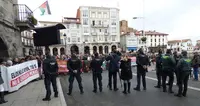 Concentraci&oacute;n junto al Ayuntamiento de Castro Urdiales. R.A.