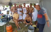 Grupos de amigos en el Concurso de marmite. R.A.