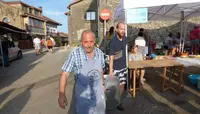 Los grupos llevaron las ollas al jurado. R.A.