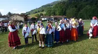 Bailes regionales en Lloreda. R.A.