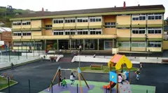 Colegio Eugenio Perojo, en Li&eacute;rganes. R.A.