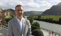 El portavoz del PSOE, César Canales, en Limpias.