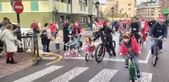 Participantes en la Biciclaus de Colindres. R.A.