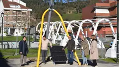 Obras de la tirolina y la cubierta del parque infantil en Parbay&oacute;n.