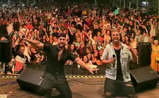 Los gaditanos Decai sobre el escenario.