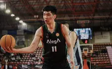 Un momento del partido en el pabell&oacute;n Vicente Trueba.