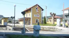 Paso a nivel de Hazas de Cesto.