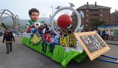 Las carrozas salieron del monumento al Peregrino. R.A.