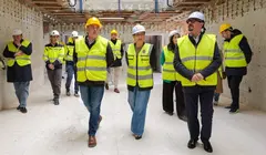 Las autoridades pol&iacute;ticas visitan las obras del centro de salud de Reinosa.