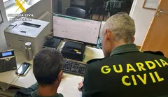 Agentes investigan la presunta estafa.