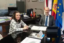 Reuni&oacute;n entre el consejero y la alcaldesa de Corvera de Toranzo.